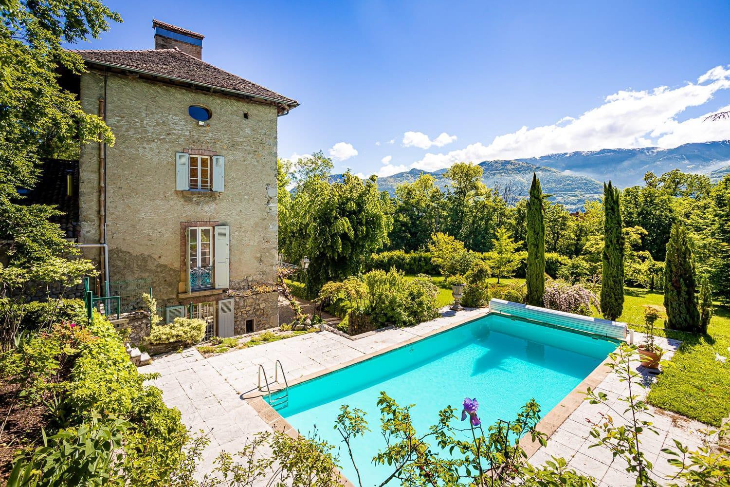 Chateau Monts Blancs Lumbin Exterior photo
